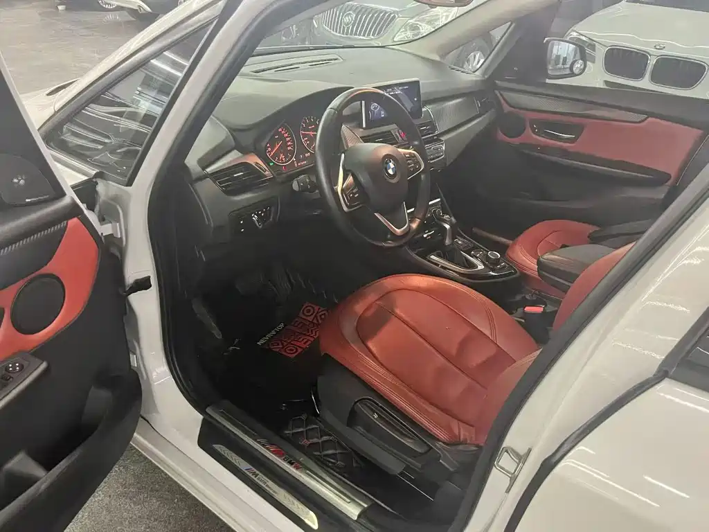 BMW 2 Series Active Tourer — миниатюра 3
