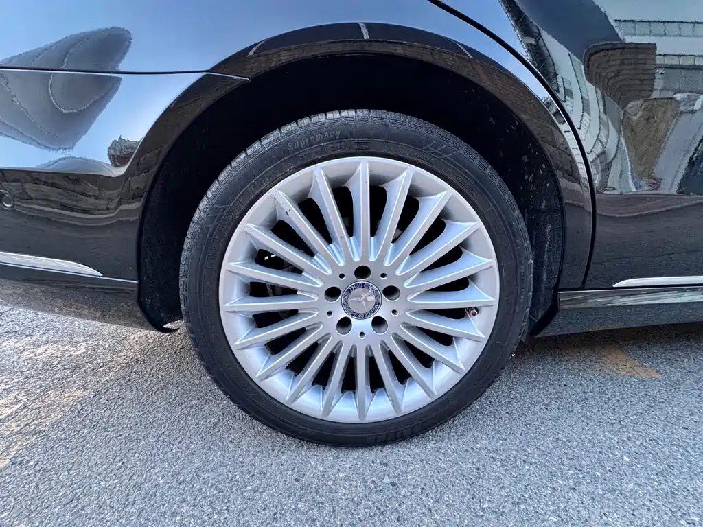 Mercedes-Benz E-Class — миниатюра 9
