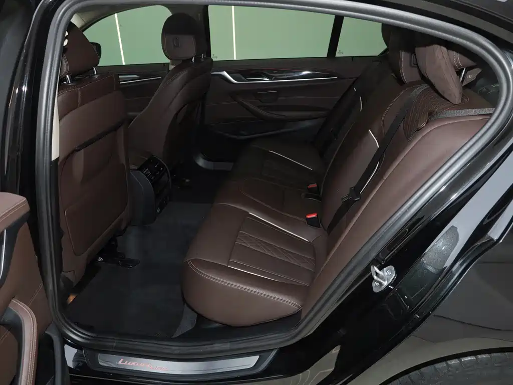 BMW 5 Series — миниатюра 13