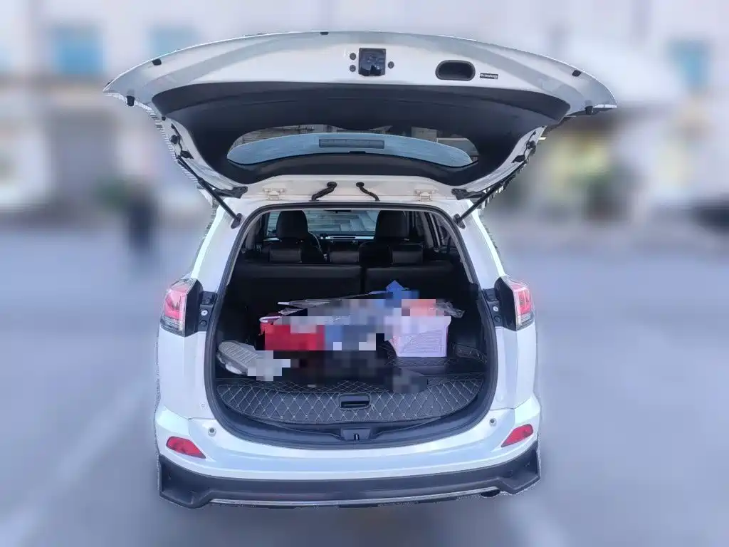 Toyota RAV4 — миниатюра 10