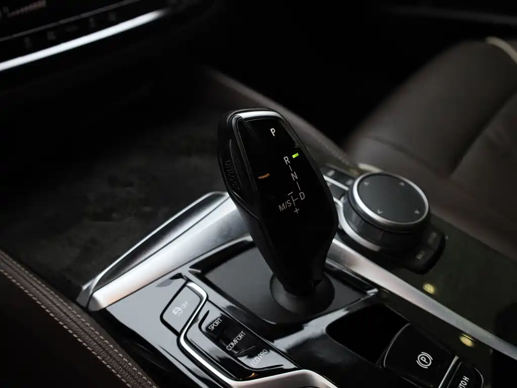 BMW 5 Series — миниатюра 9