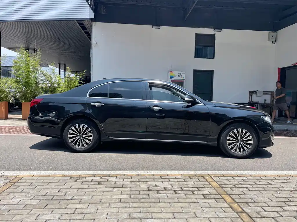 RED FLAG HONGQI H7