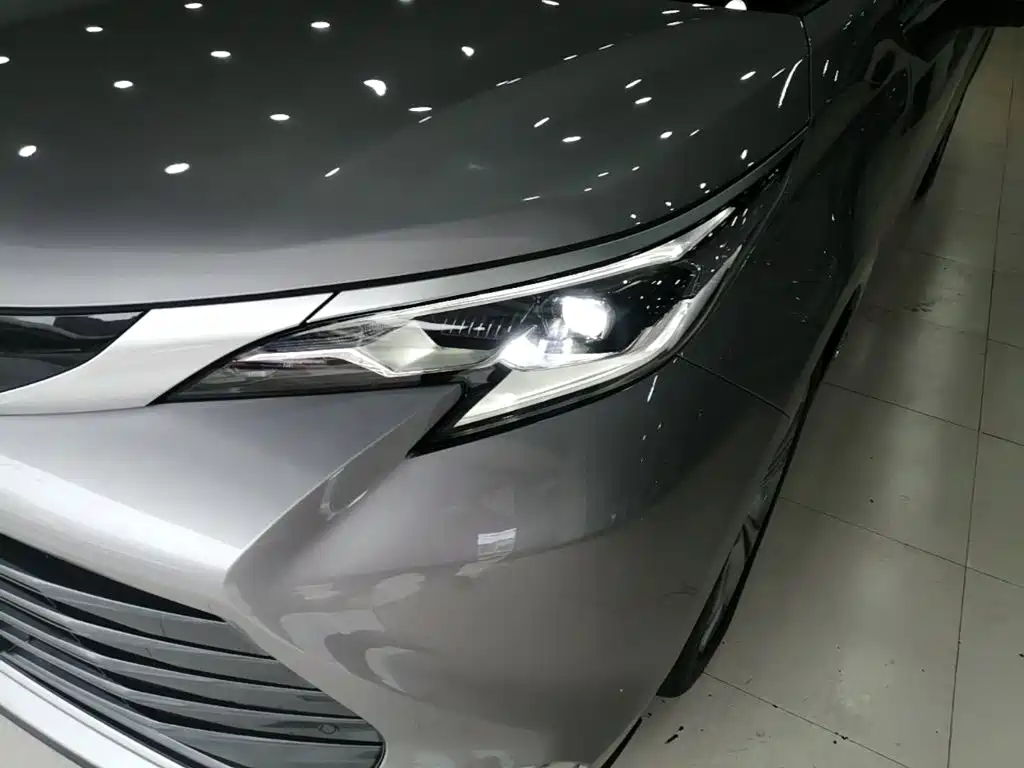 Toyota Sienna — миниатюра 24