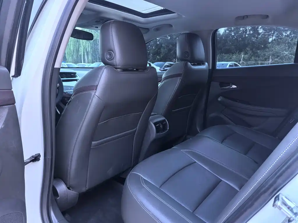Chevrolet Malibu — миниатюра 12