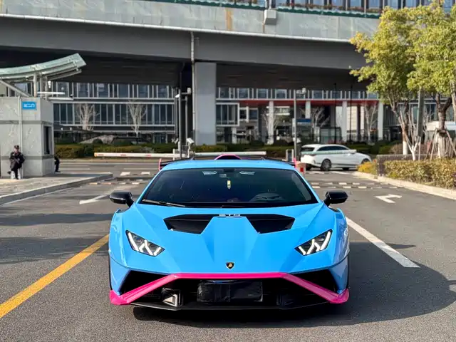 LAMBORGHINI HURACÁN