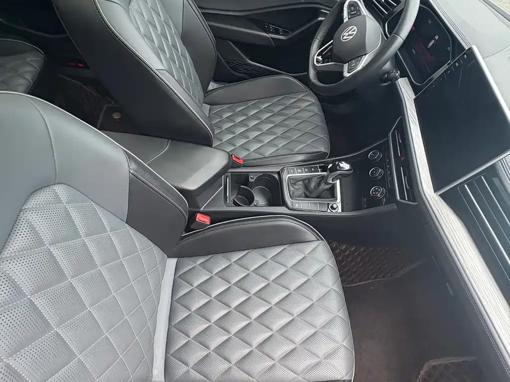 Volkswagen Sagitar 2023 300TSI DSG