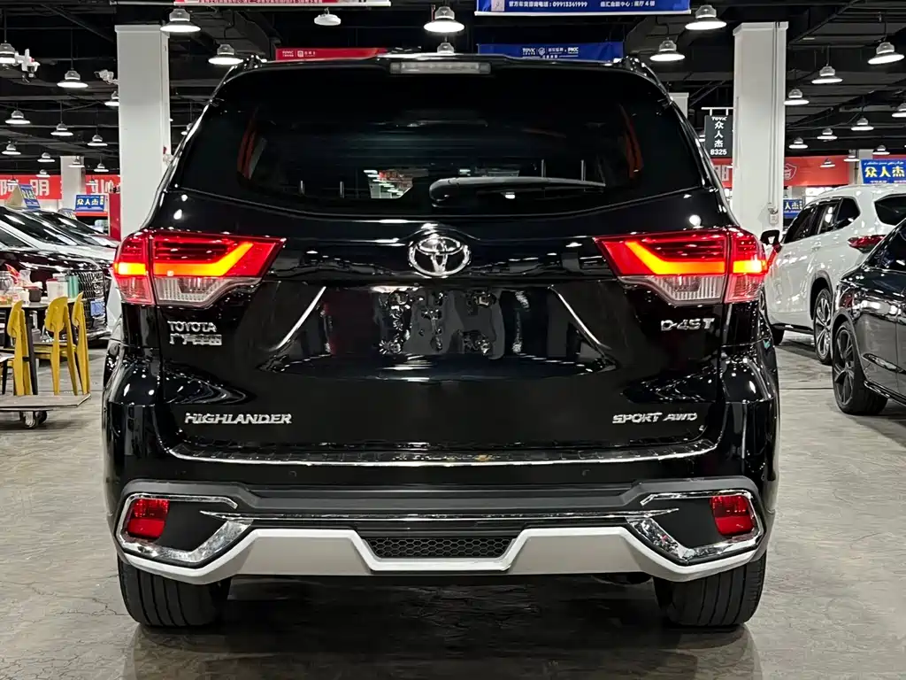 Toyota Highlander 2018 2.0T Luxury 7 мест V