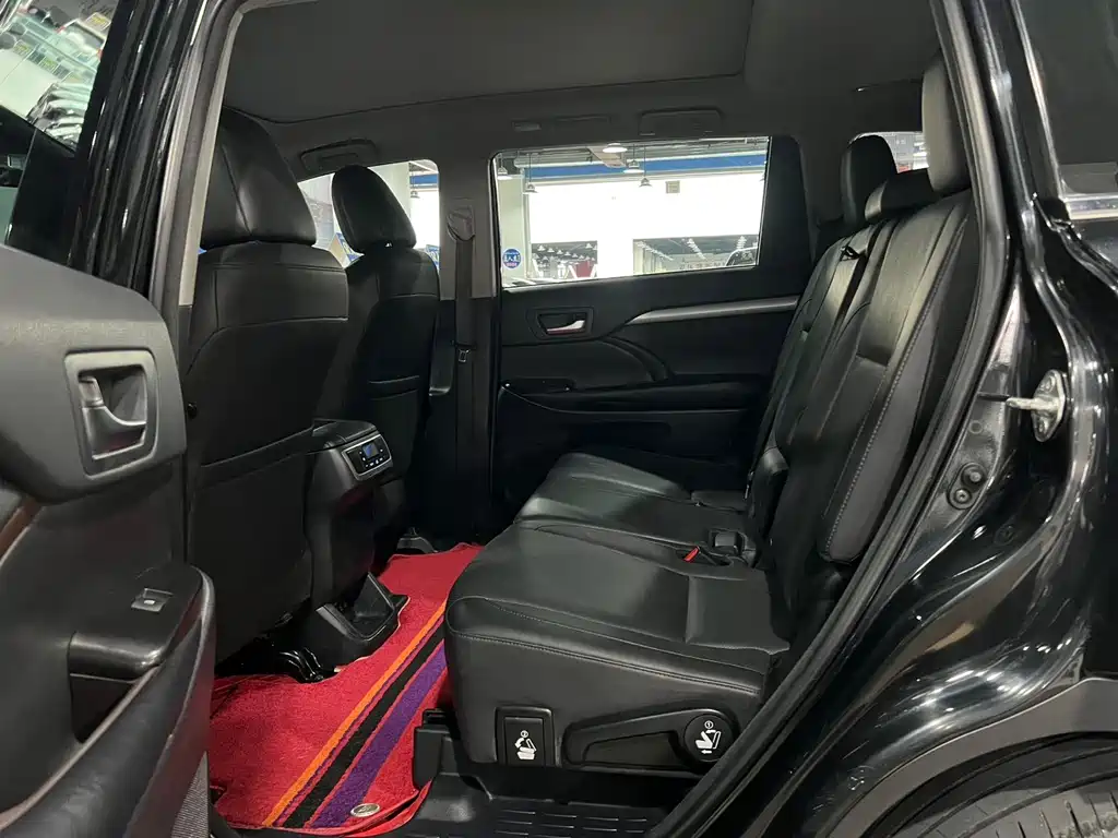 Toyota Highlander 2018 2.0T Luxury 7 мест V