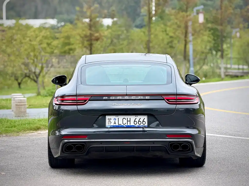 PORSCHE PANAMERA