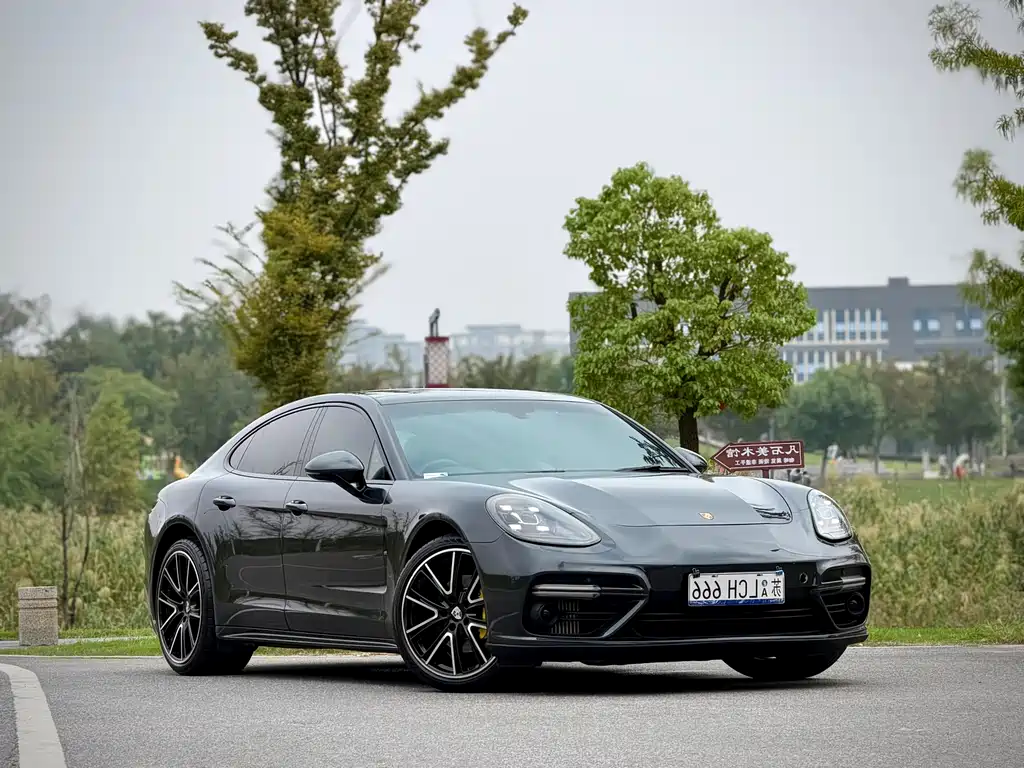 PORSCHE PANAMERA