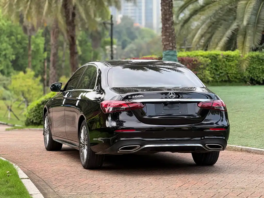 Mercedes-Benz E-Class — миниатюра 14