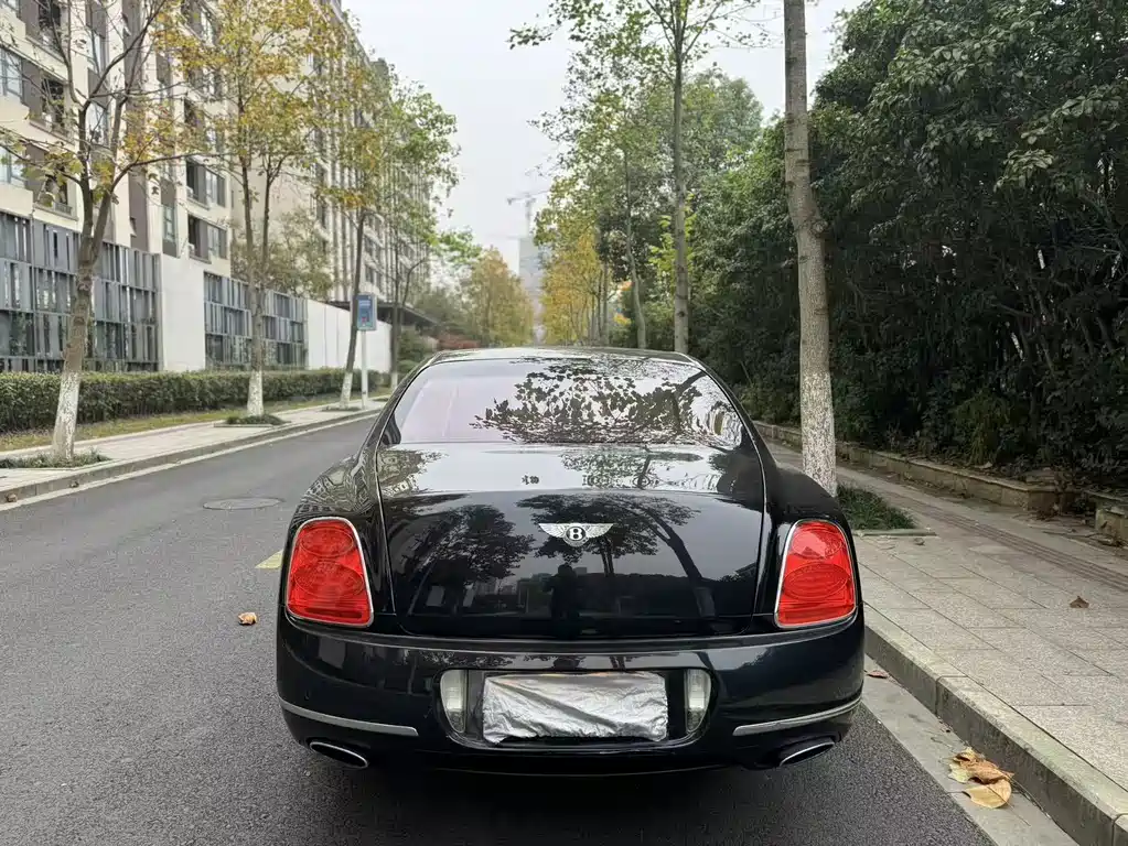 Bentley Flying Spur 2010 6.0T мест