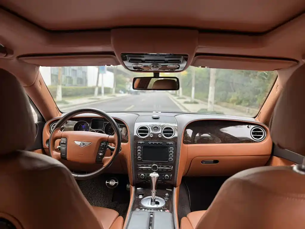 Bentley Flying Spur 2010 6.0T мест
