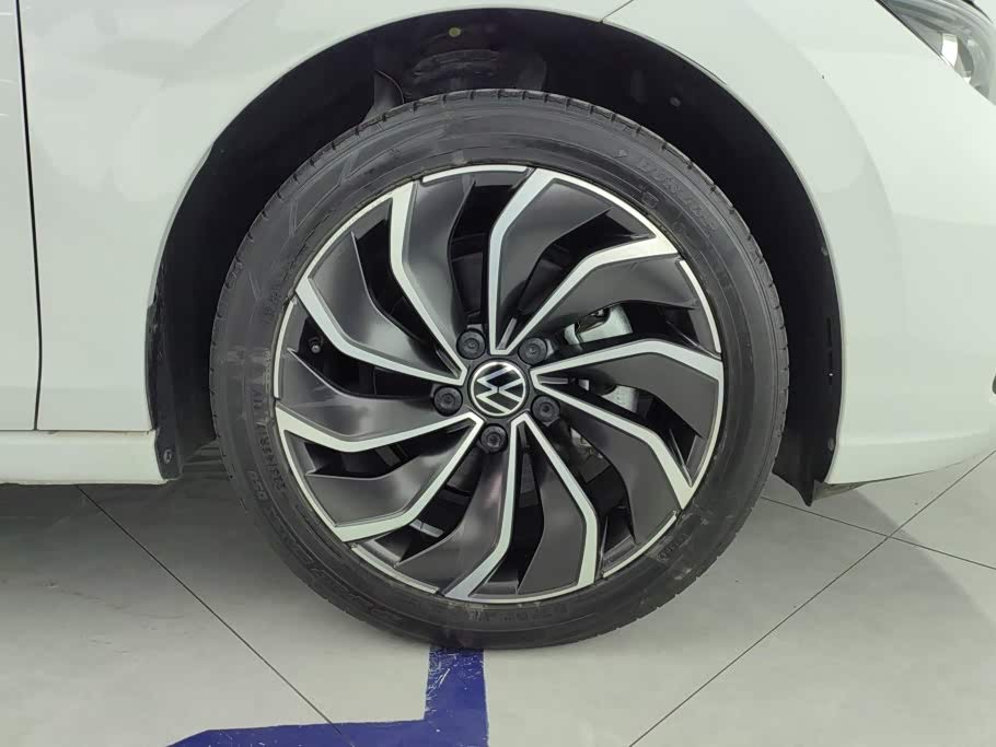 Volkswagen Golf 1.4 л 2021 г. Белый, пробег 39100 км