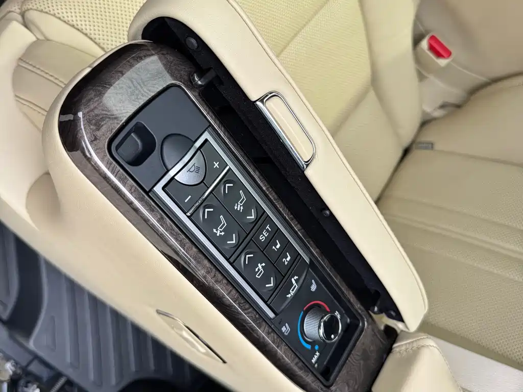 Toyota Vellfire 2020 2.5L HV Luxury