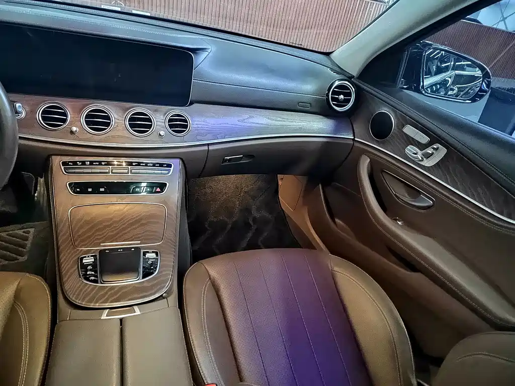 Mercedes-Benz E-Class — миниатюра 11