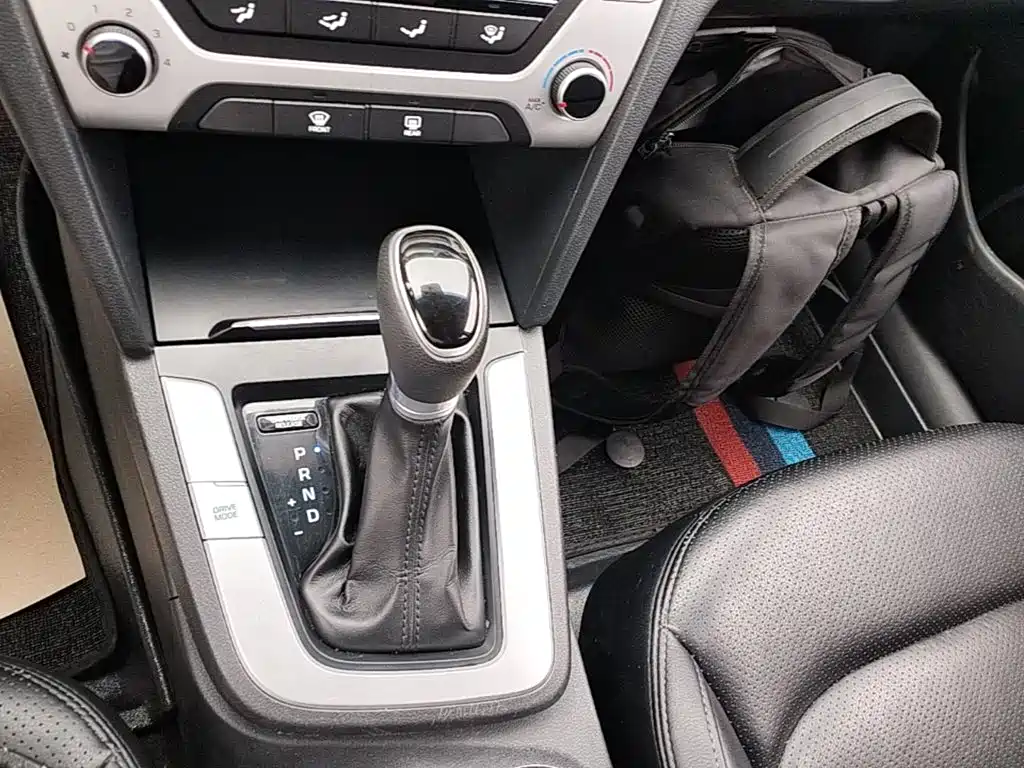 Hyundai Elantra — миниатюра 14