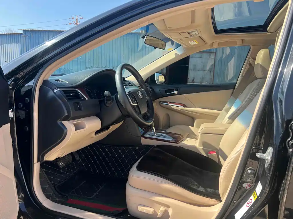 Toyota Camry — миниатюра 4