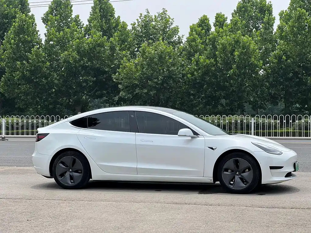 Tesla Model 3 — миниатюра 9