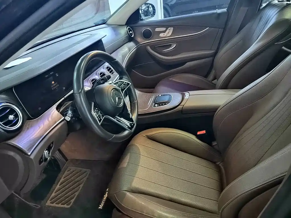 Mercedes-Benz E-Class — миниатюра 6