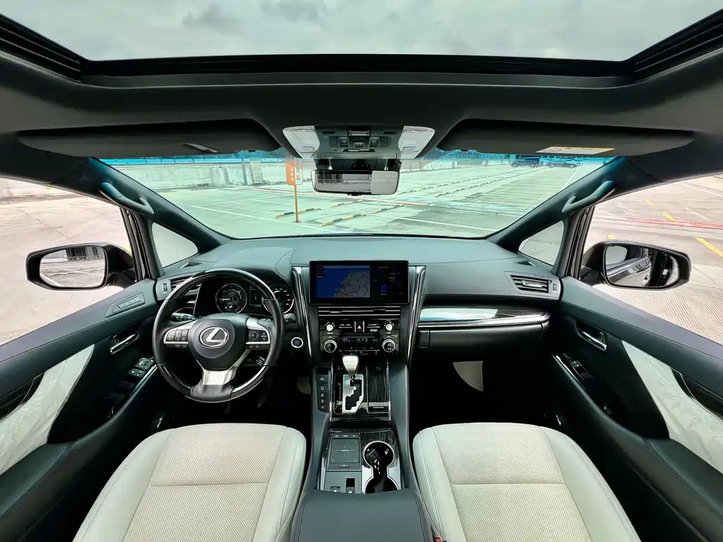 Lexus LM 2020 300h мест