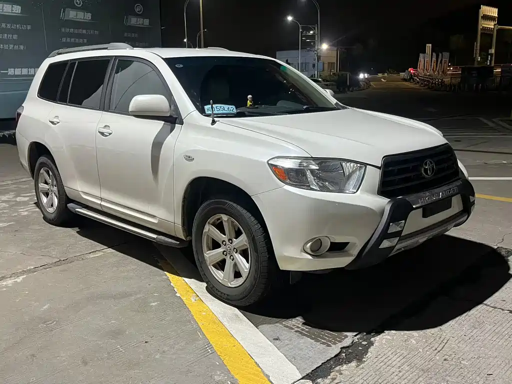 Toyota Highlander 2011 2.7L 5 мест Elite
