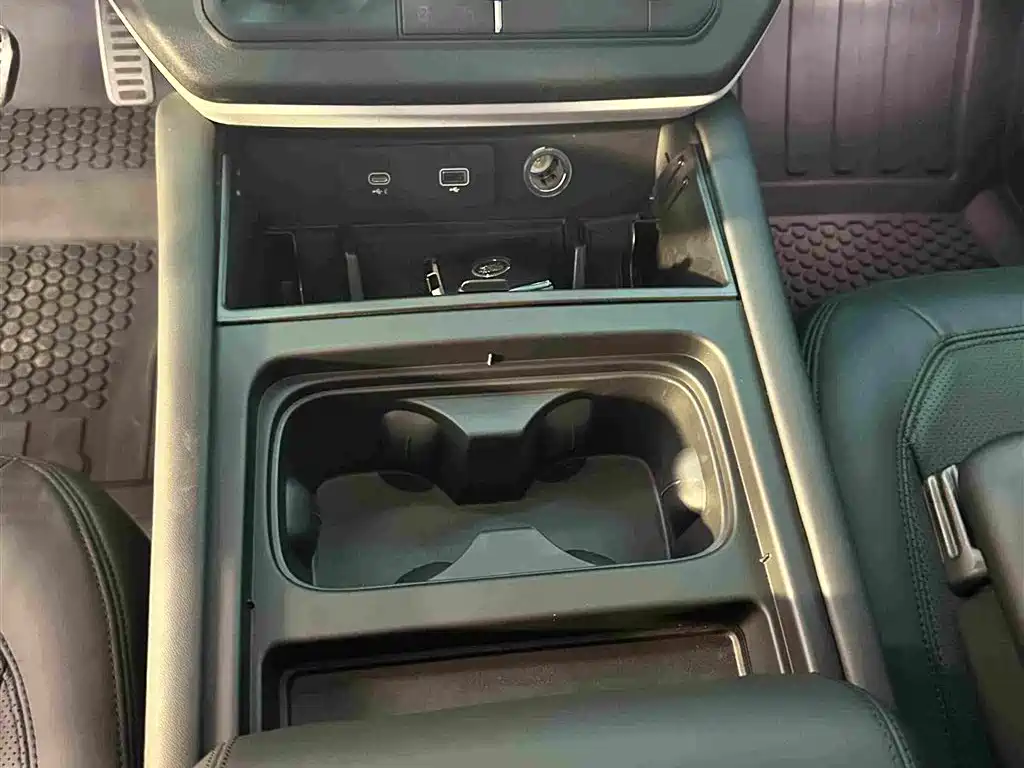Land Rover Defender — миниатюра 9