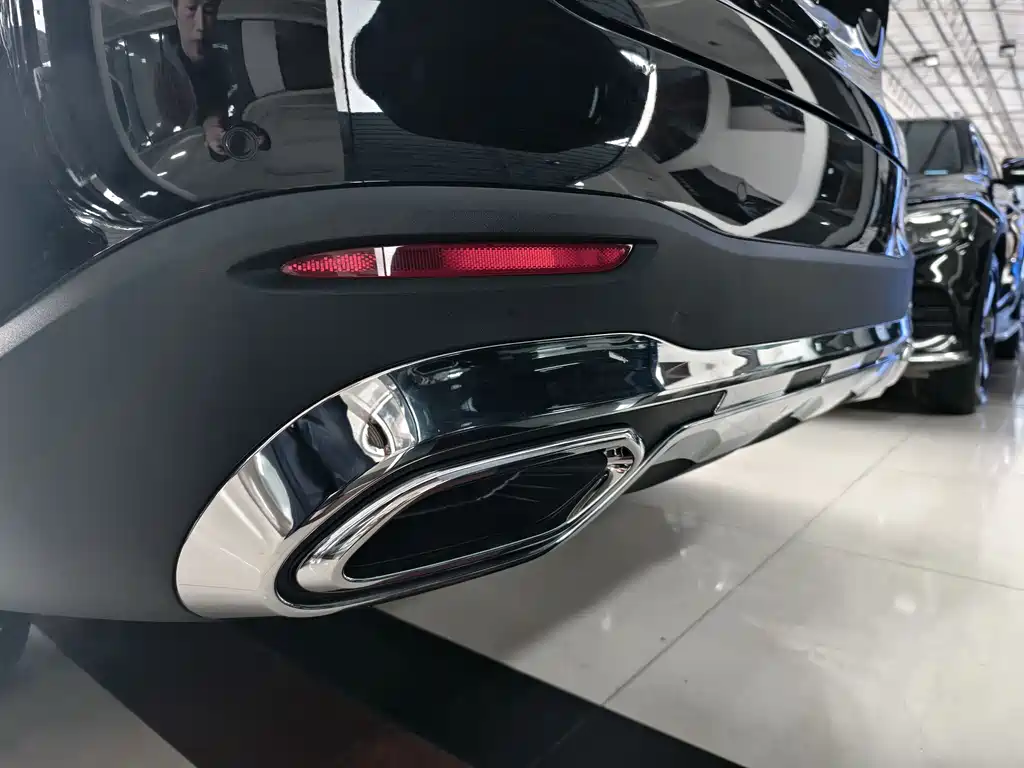 Mercedes-Benz GLC 2023 GLC 260 L 4MATIC 5 мест