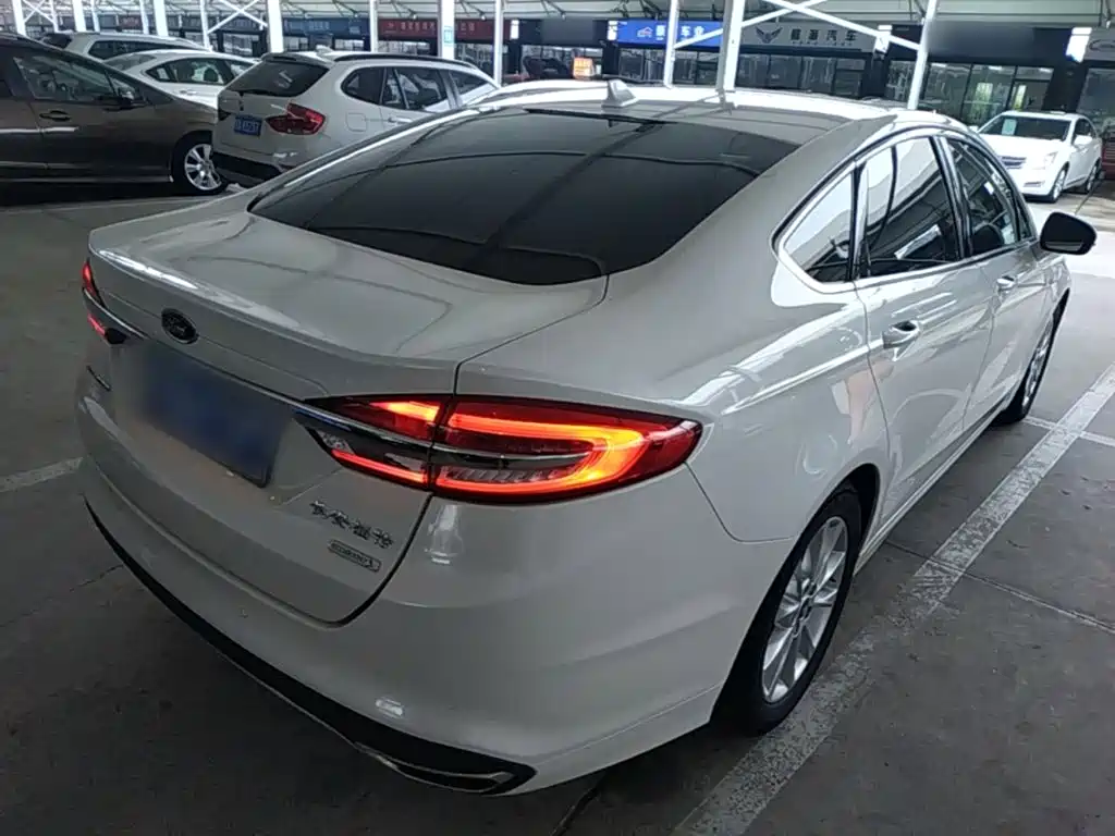 Ford Mondeo — миниатюра 7