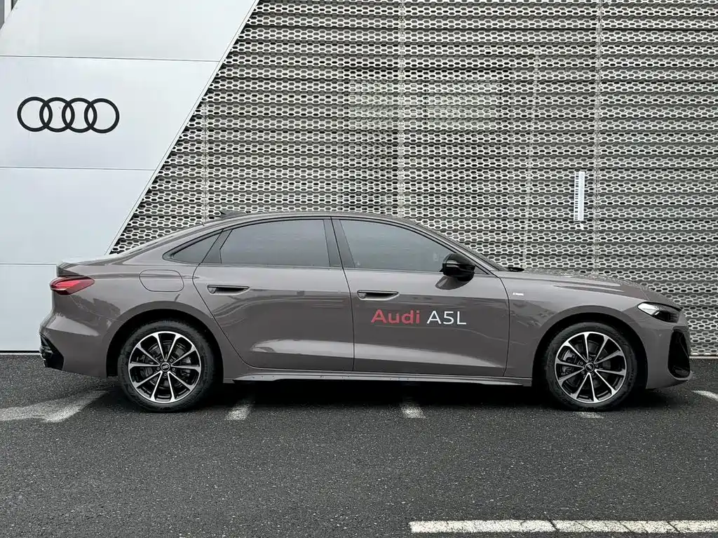 Audi A5L — миниатюра 3