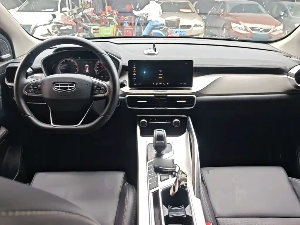 Geely Binyue — миниатюра 10