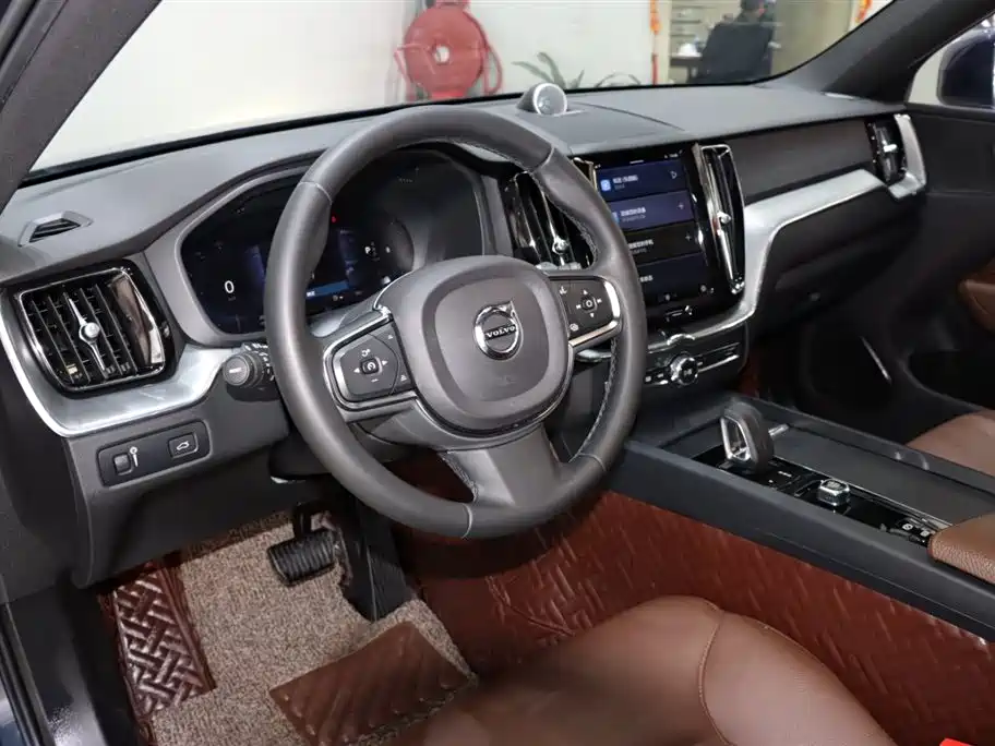 Volvo XC60 2022 B5 Luxury