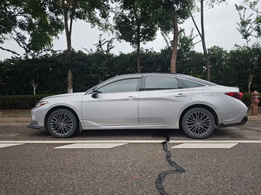 Toyota Avalon — миниатюра 2