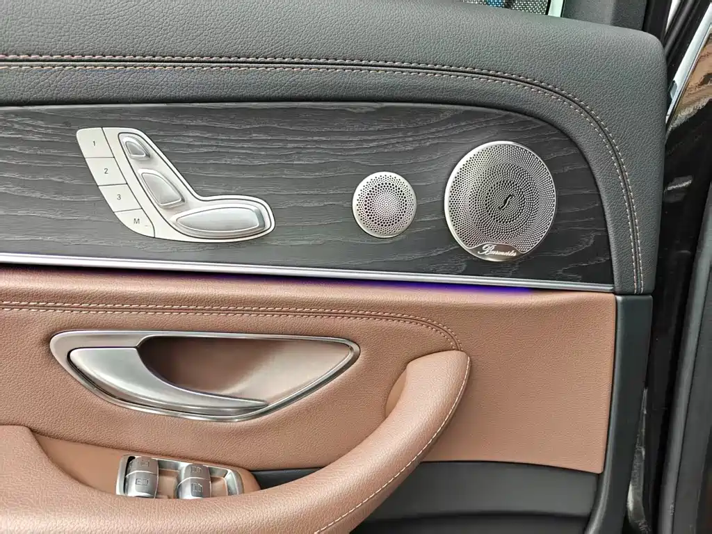 Mercedes-Benz E-Class — миниатюра 7