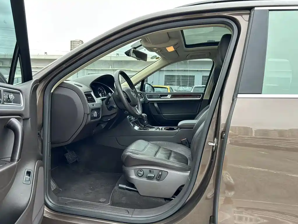 Volkswagen Touareg — миниатюра 12