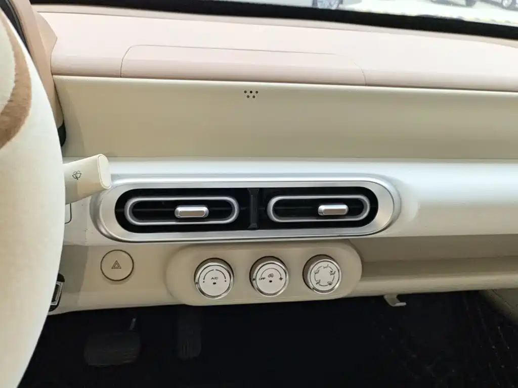 Wuling MINIEV — миниатюра 13