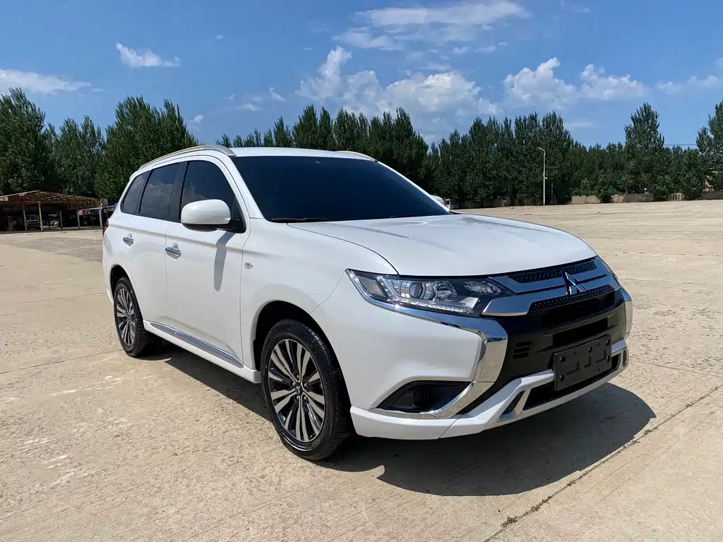 Mitsubishi Outlander 2021 2.0L 5 мест