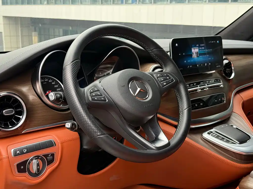 MERCEDES-BENZ V CLASS