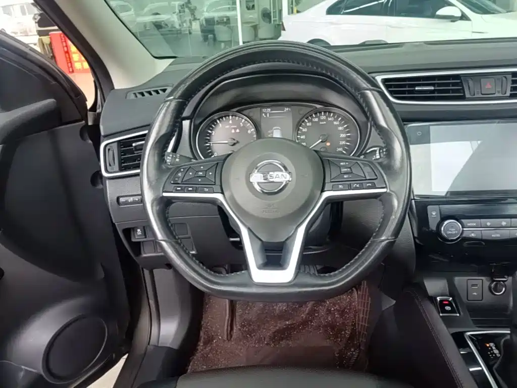 Nissan Qashqai — миниатюра 11
