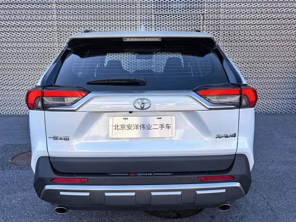 Toyota RAV4 — миниатюра 8