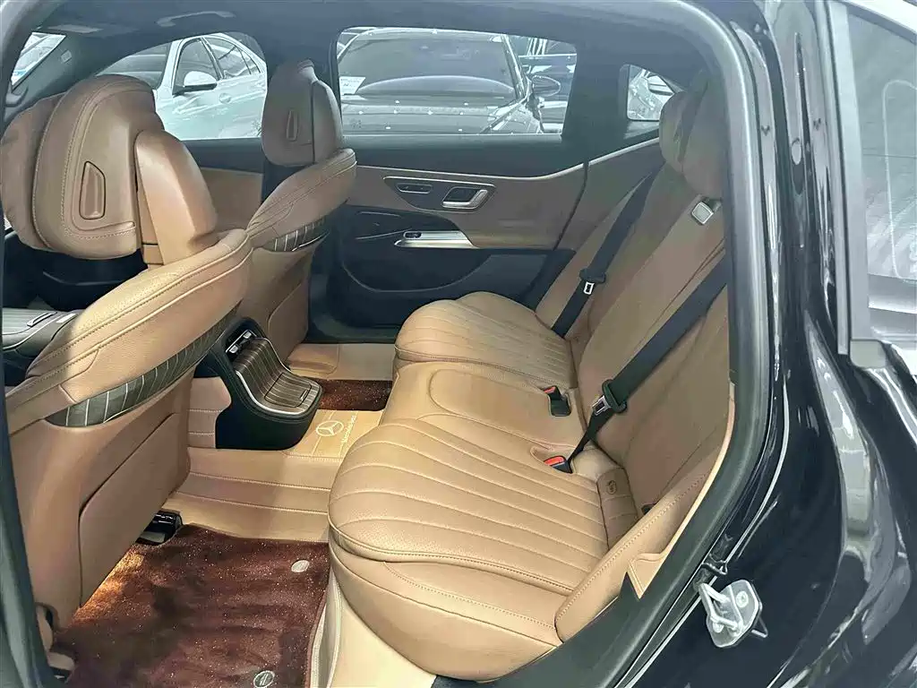Mercedes-Benz E-Class — миниатюра 14