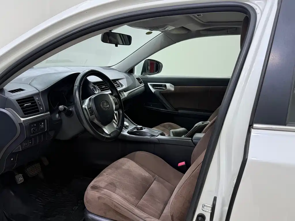 Lexus CT — миниатюра 6