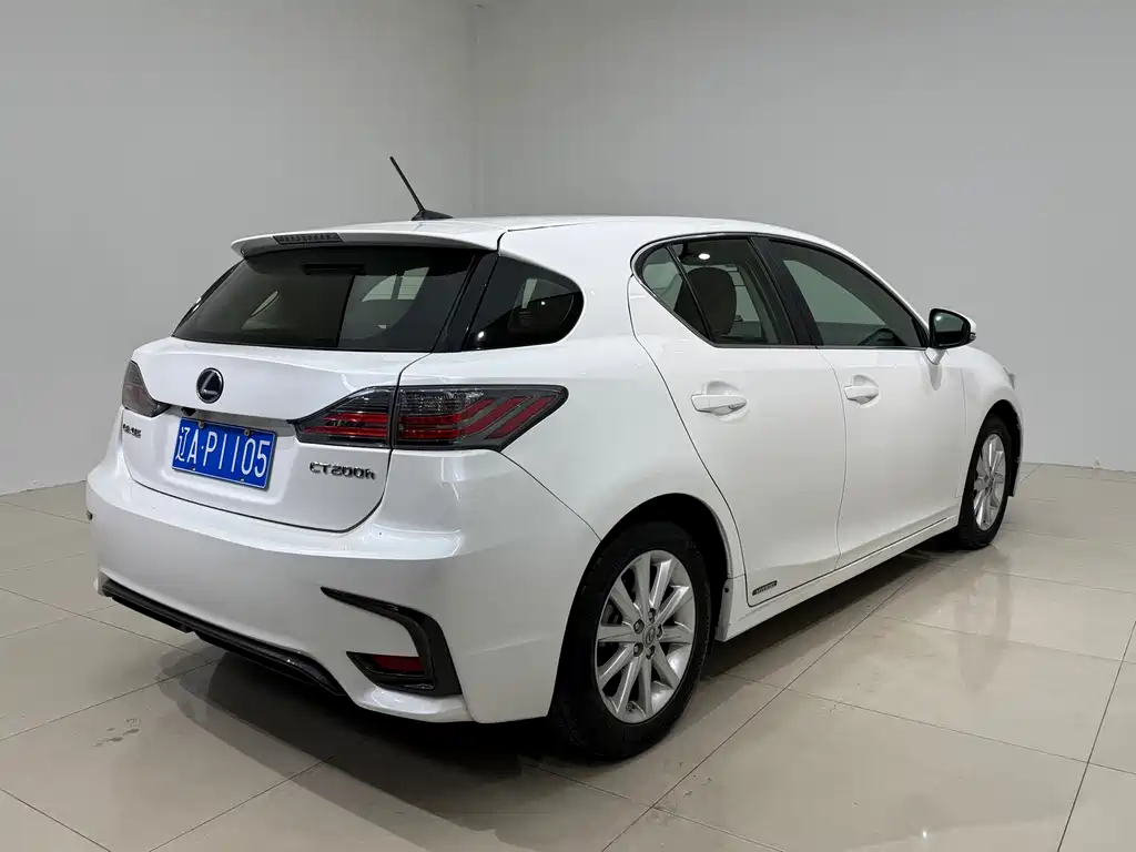 Lexus CT — миниатюра 4