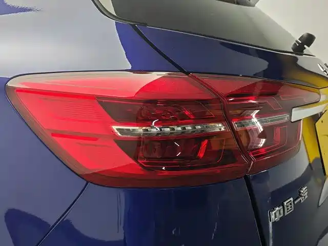 Hongqi HS5 2019 2.0T