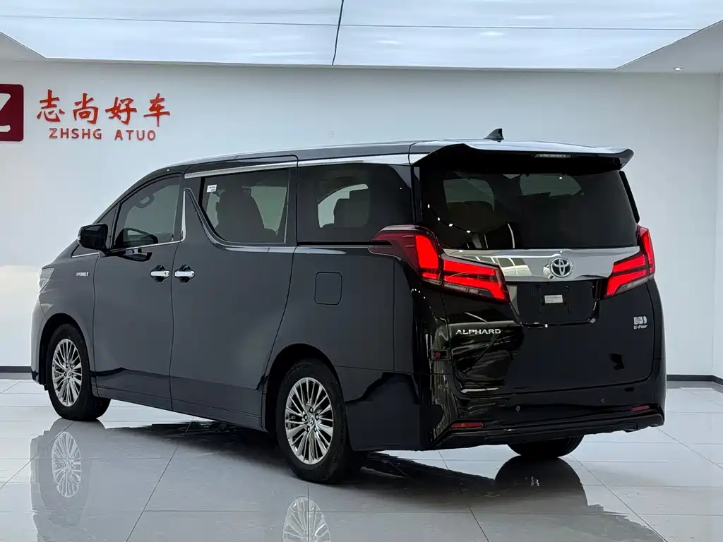 Toyota Alphard — миниатюра 15