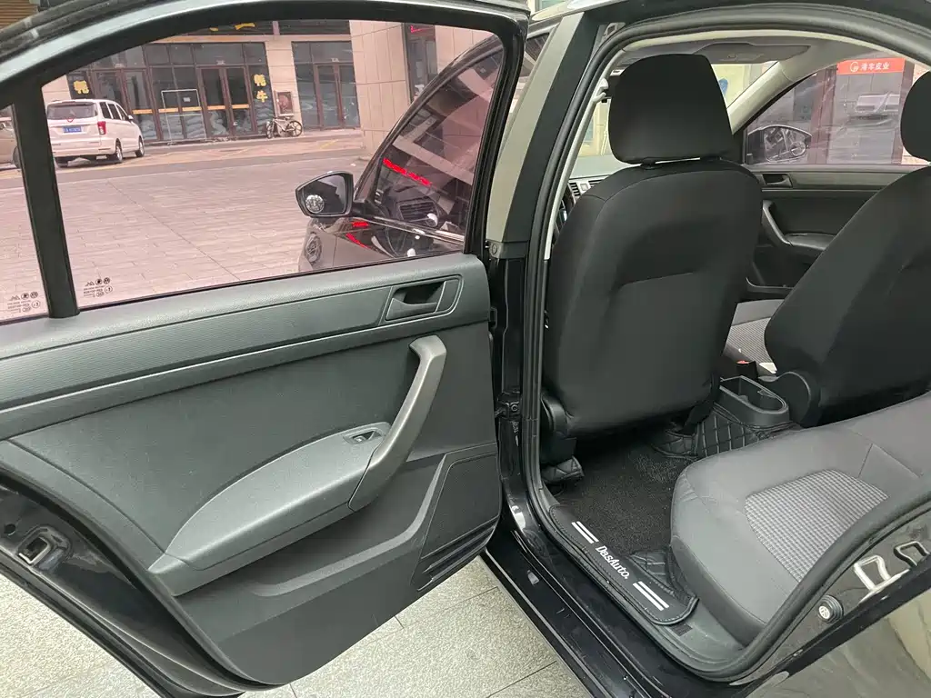 Volkswagen Santana — миниатюра 8