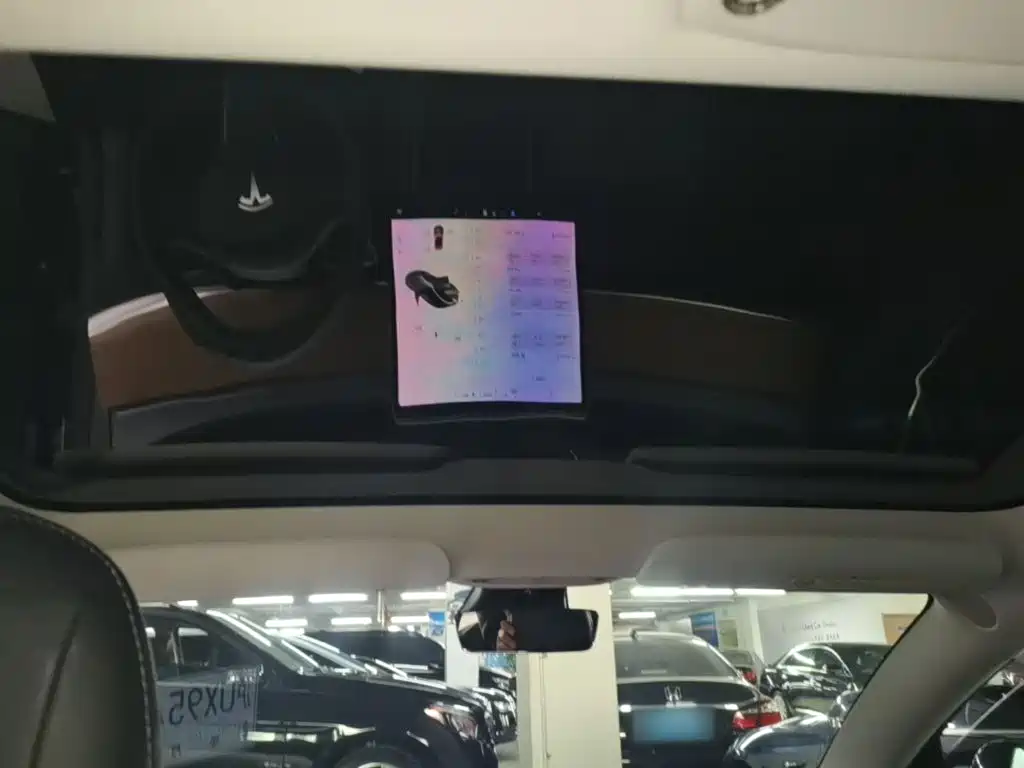Tesla Model 3 — миниатюра 18