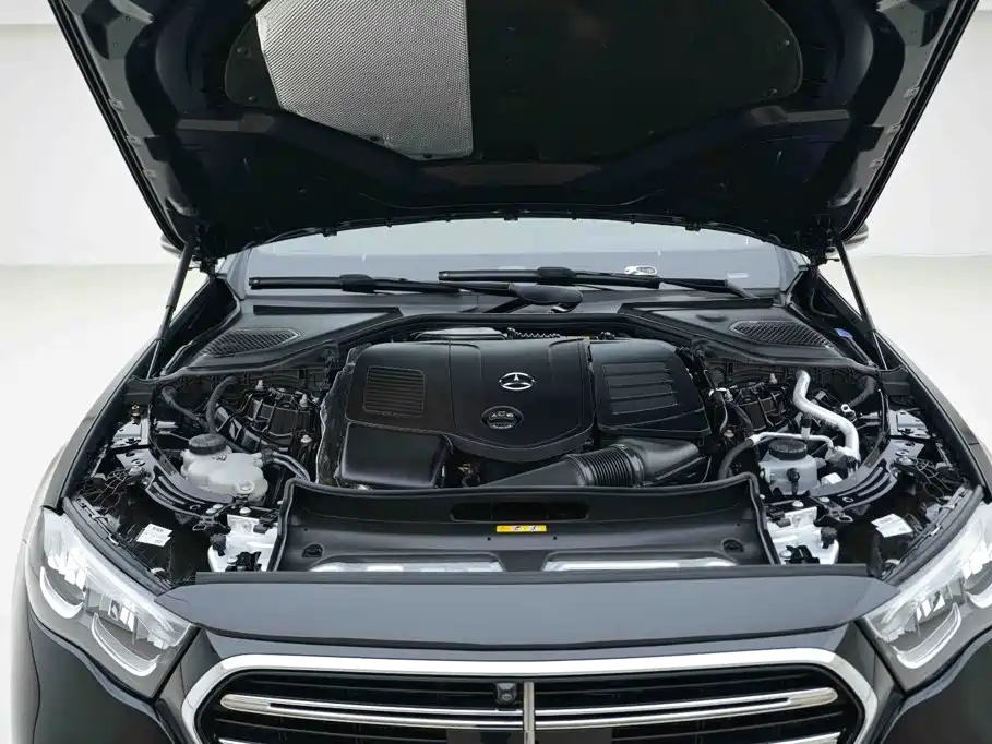 Mercedes-Benz E-Class — миниатюра 6