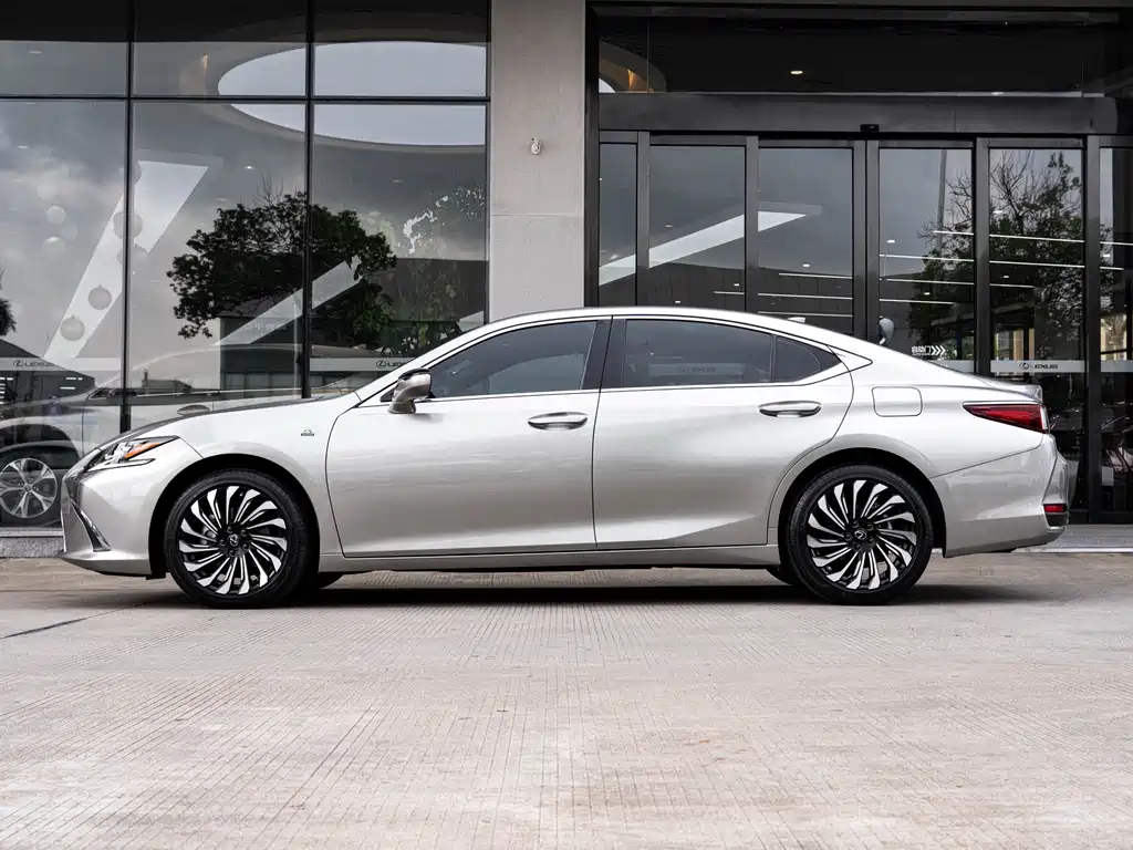 Lexus ES 2024 200