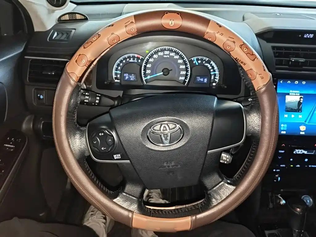 Toyota Camry — миниатюра 11